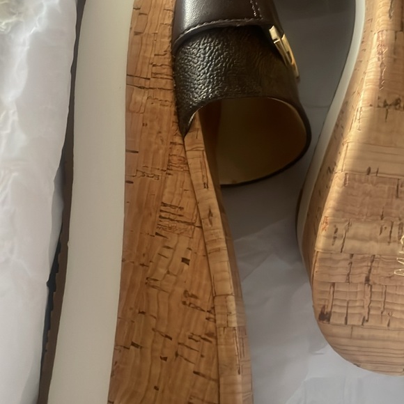 Michael kors Warren platform brown logo slides . - Picture 2 of 6